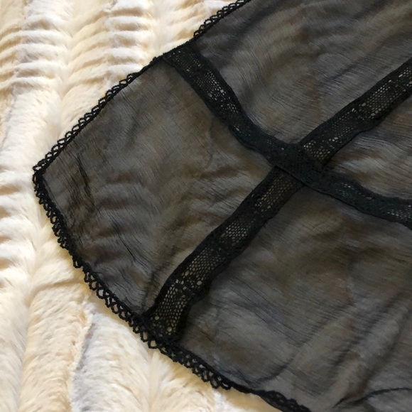 Authentic Giorgio Armani Silk Scarf - Picture 2 of 6